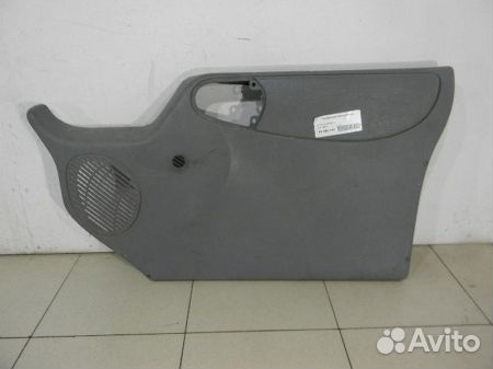 Обшивка двери передней правой