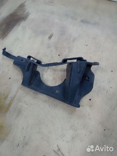 Направляющая бампера задняя левая Opel Astra J