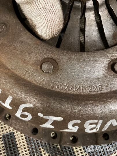 Корзина сцепления Audi 80 B4 053141117