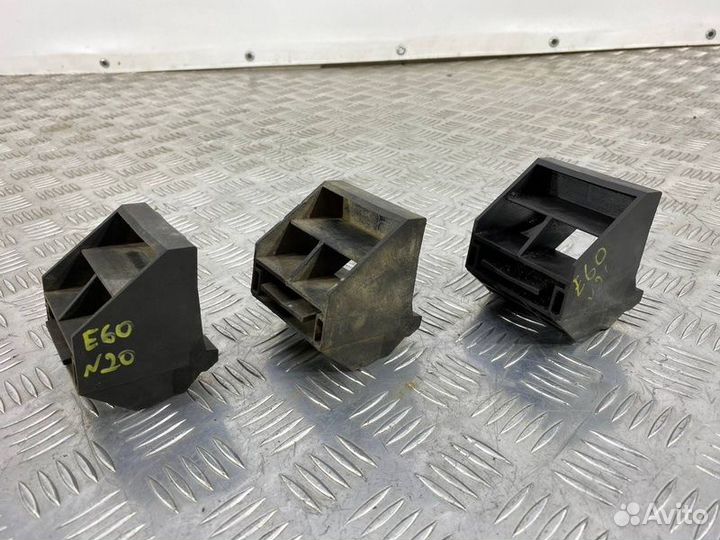 Кронштейн радиатора Bmw 5 Е60 N52B30 2005