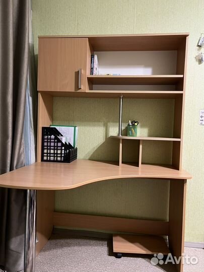 Угловой письменный стол