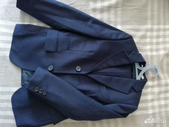 Продам школьные костюмы на мальчика