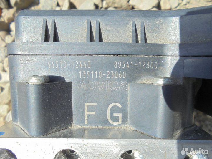 Блок abs Toyota Corolla Fielder ZRE144 2ZR-FE