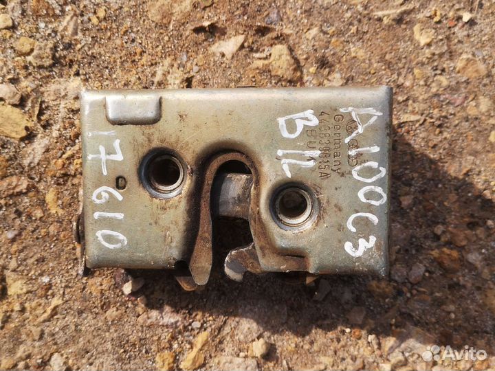 Замок задний левый Audi 100C3