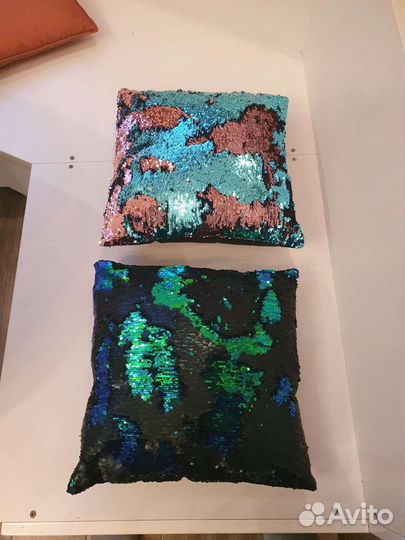 Две подушки с живыми пайетками