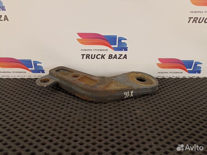 1740951 Кронштейн амортизатора переднего правый