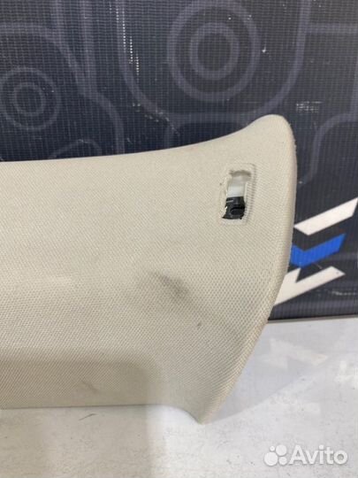 Обшивка салона задняя правая Volkswagen Passat