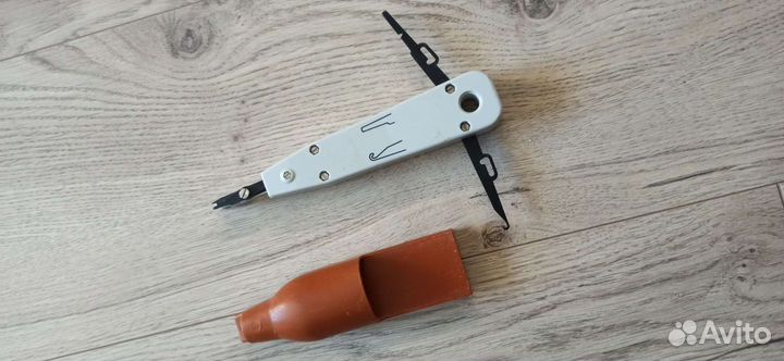 Инструмент для заделки витой пары кроса