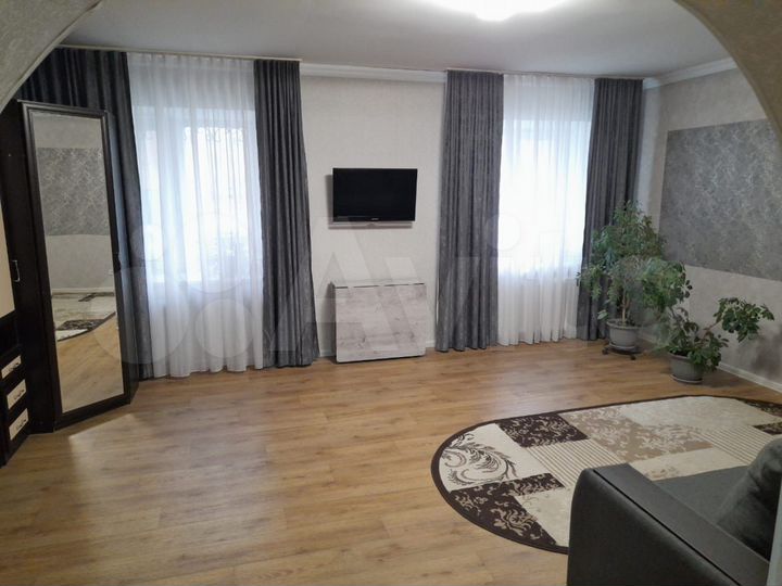3-к. квартира, 100 м², 1/10 эт.