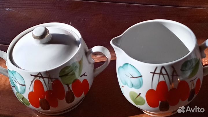 Сахарница и молочник