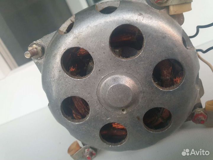 Двигатель от катушечного магнитофона