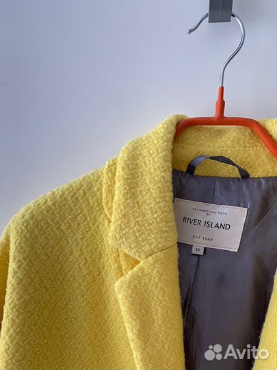 Пальто желтое River island