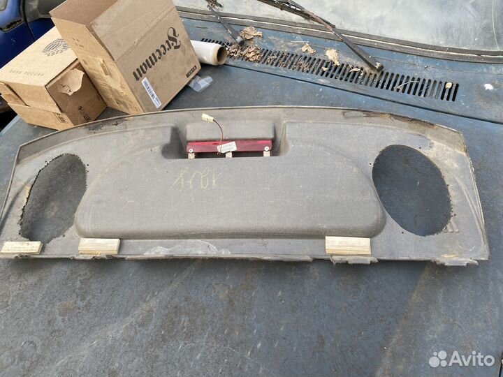 Задняя полка приора седан