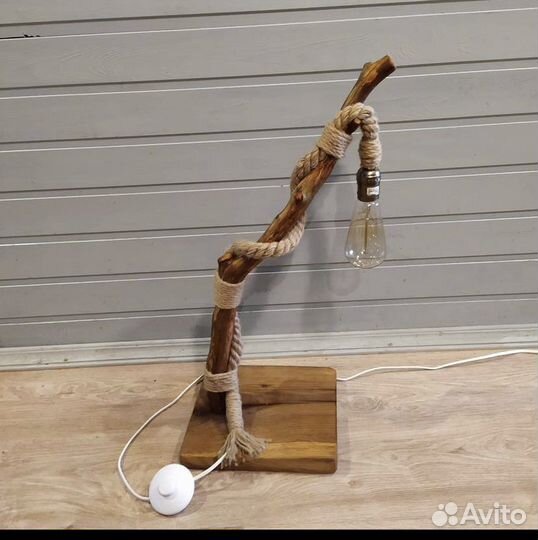 Лампа настольная