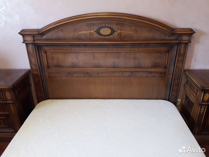 Кровать Италия и две тумбочки прикроватных