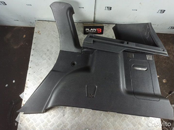 Обшивка багажника задняя правая Renault Duster