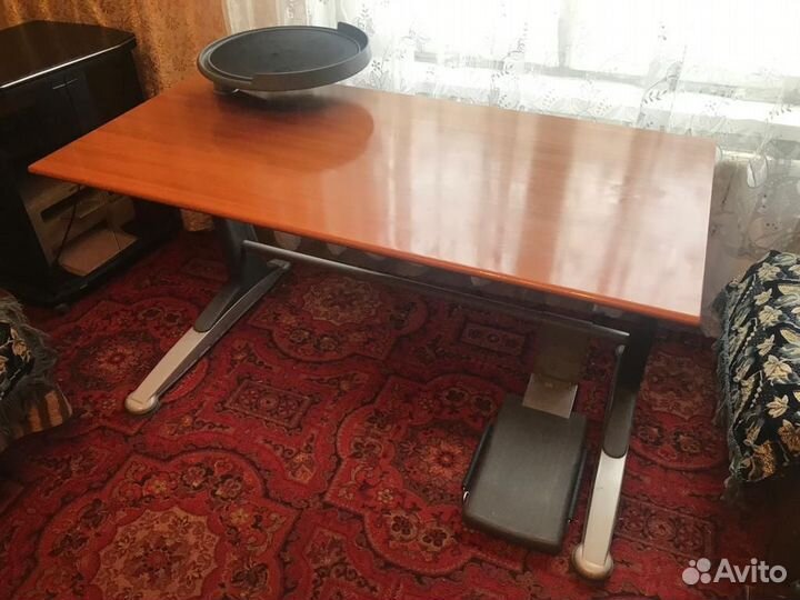 Компьютерный стол