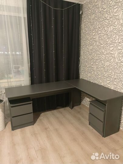 Угловой письменный стол для двоих