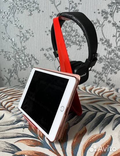 Подставка IKEA для планшета и наушников мёйлигхет