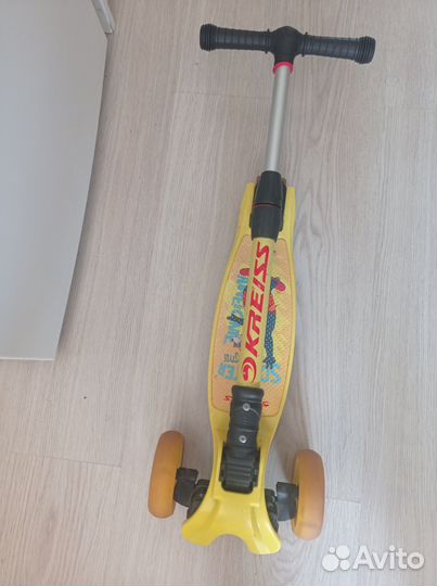 Самокат в отличном состоянии на 3 х калесах