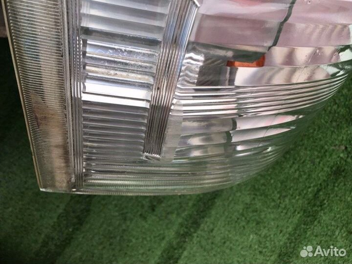 Фара передняя правая Toyota Hiace TRH200 1trfe