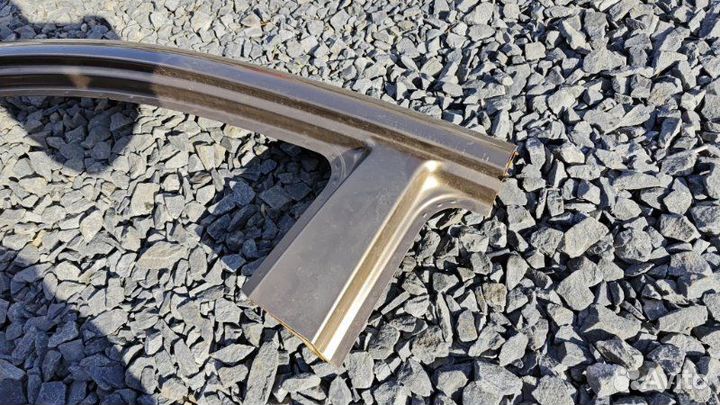 Стойка лобового стекла (банан) передняя левая Kia