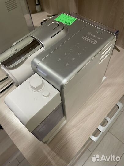 Кофемашина delongi nespresso lattissima EN 560. S