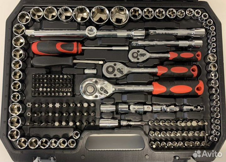 Набор инструментов 218 предметов в чемодане