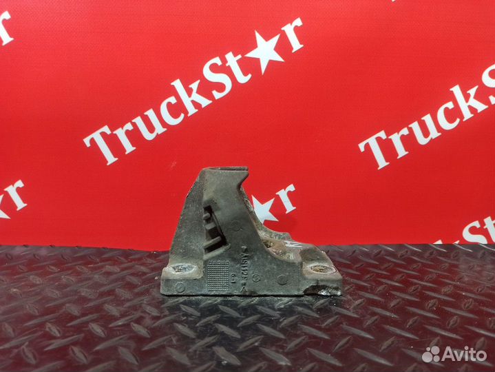 Кронштейн крыла заднего