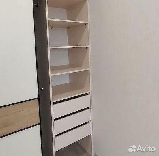 Шкаф трехстворчатый