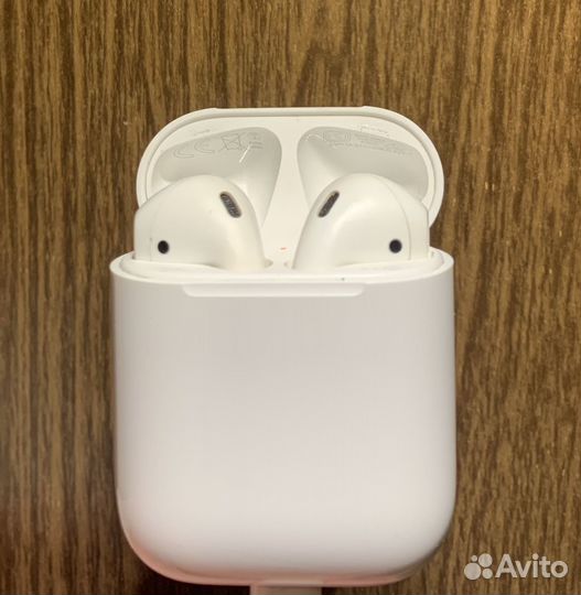 AirPods (2-го поколения)