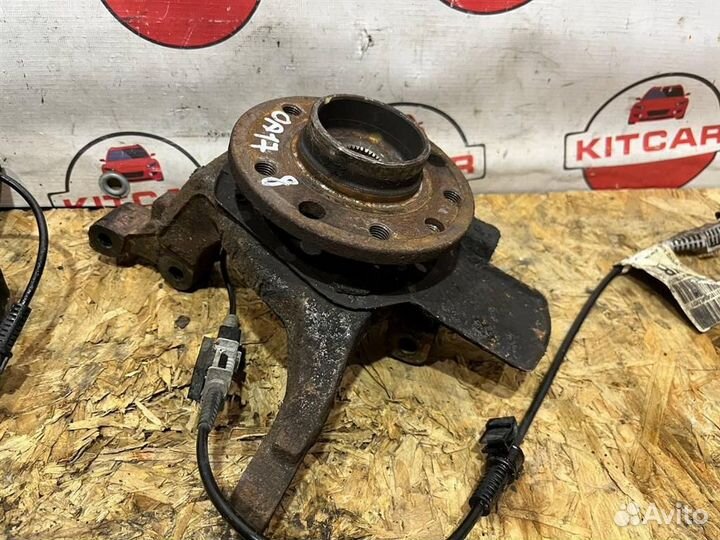 Кулак поворотный левый Opel Astra H