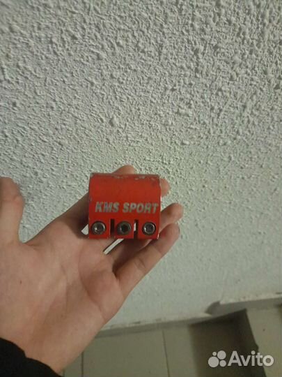 Зажим для трюкового самоката