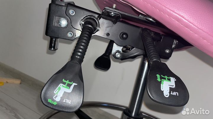 Стул-седло для мастера маникюра