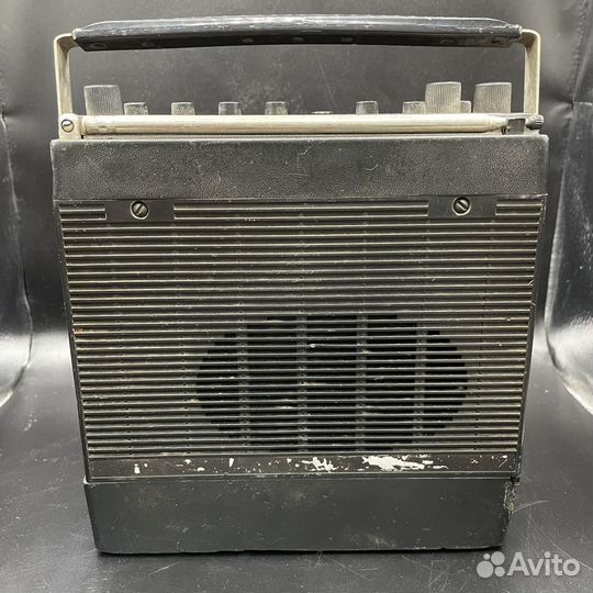 Радиоприемник Урал Авто 2 транзистор СССР (сзр)