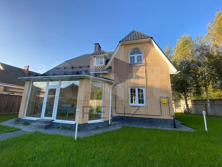 Коттедж 200 м² на участке 11 сот.