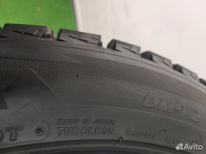 Bridgestone Blizzak DM-V2 285/45 R22
