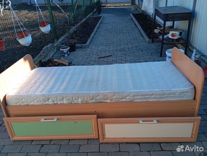 Продаётся кровать