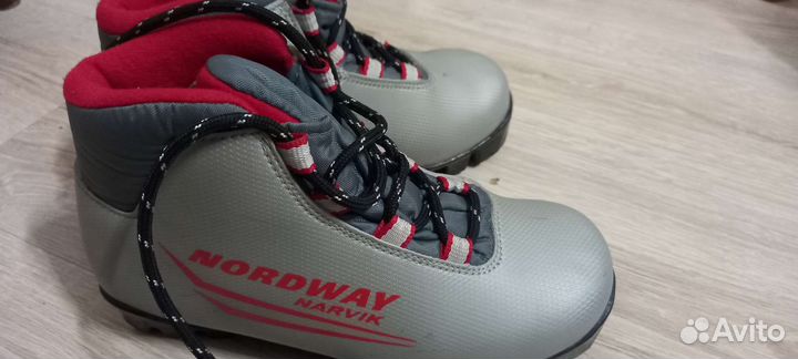 Лыжные ботинки