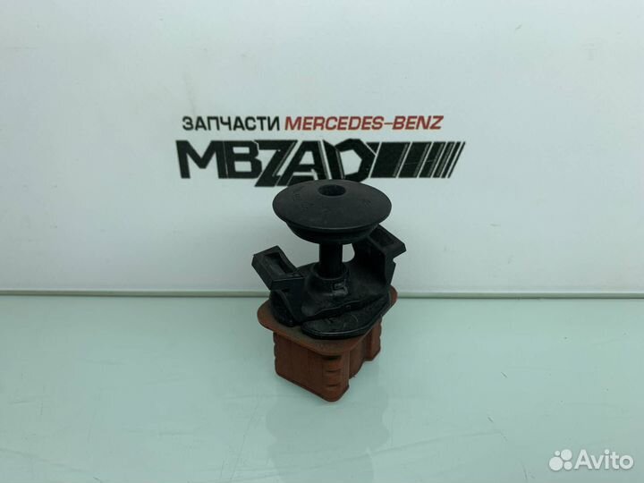 Крепление радиатора Mercedes W212 E 212 опора