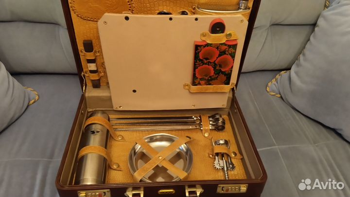 Набор для пикника в чемодане