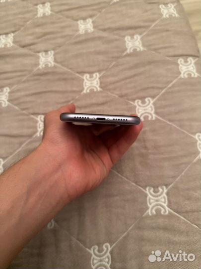 Телефон iPhone 11