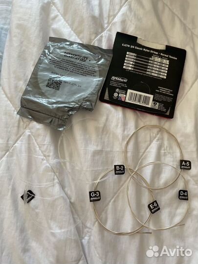 Новые струны на классическую гитару