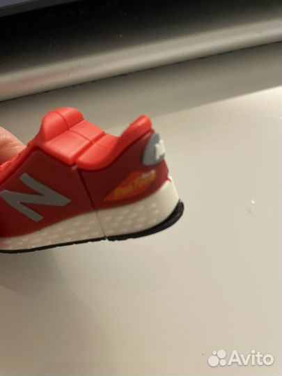 Флэшка кроссовок New Balance оригинал новая