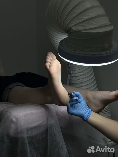 Модель на маникюр и педикюр по договоренности