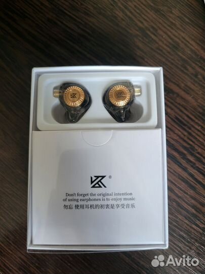 Проводные наушники