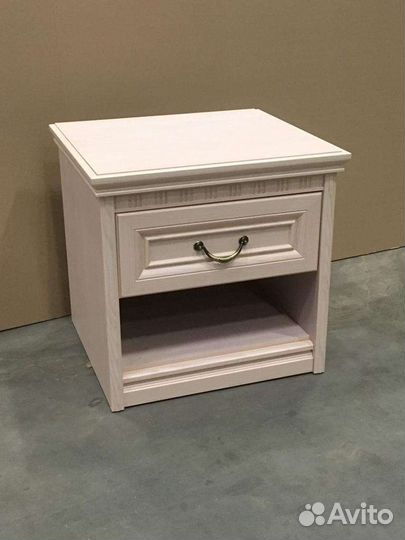 Тумба прикроватная