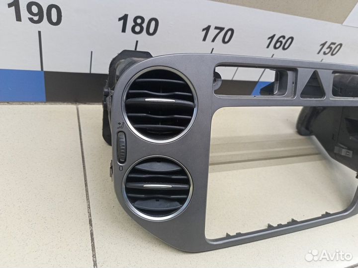 Рамка магнитолы Tiguan 2007-2011