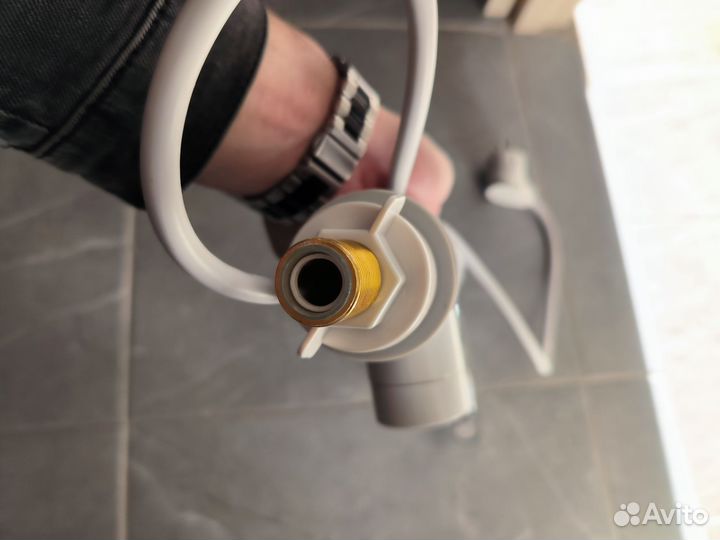 Водонагреватель проточный для кухни Zanussi