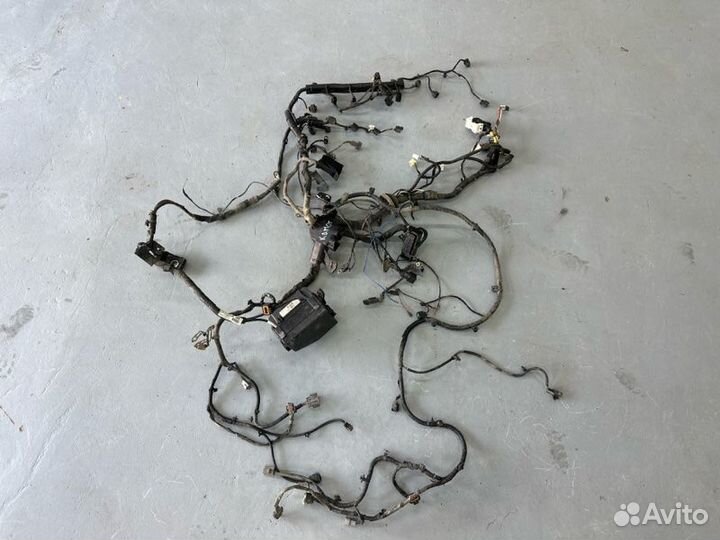 Проводка моторного отсека с блоком предохранителей